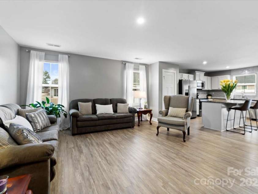 5025 Macvittie Lane, Charlotte, NC 28214.  MLS# CAR4218765, YatesRealty ID 4239. 