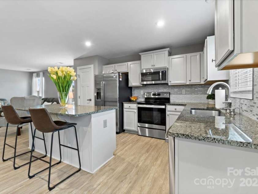 5025 Macvittie Lane, Charlotte, NC 28214.  MLS# CAR4218765, YatesRealty ID 4239. 