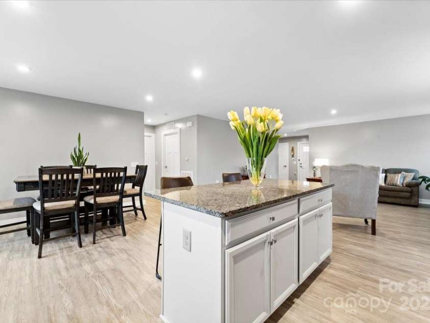 5025 Macvittie Lane, Charlotte, NC 28214.  MLS# CAR4218765, YatesRealty ID 4239. 