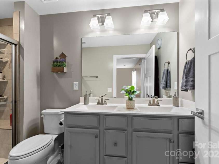 5025 Macvittie Lane, Charlotte, NC 28214.  MLS# CAR4218765, YatesRealty ID 4239. 