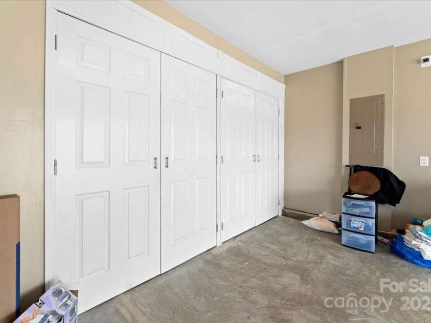 5025 Macvittie Lane, Charlotte, NC 28214.  MLS# CAR4218765, YatesRealty ID 4239. 