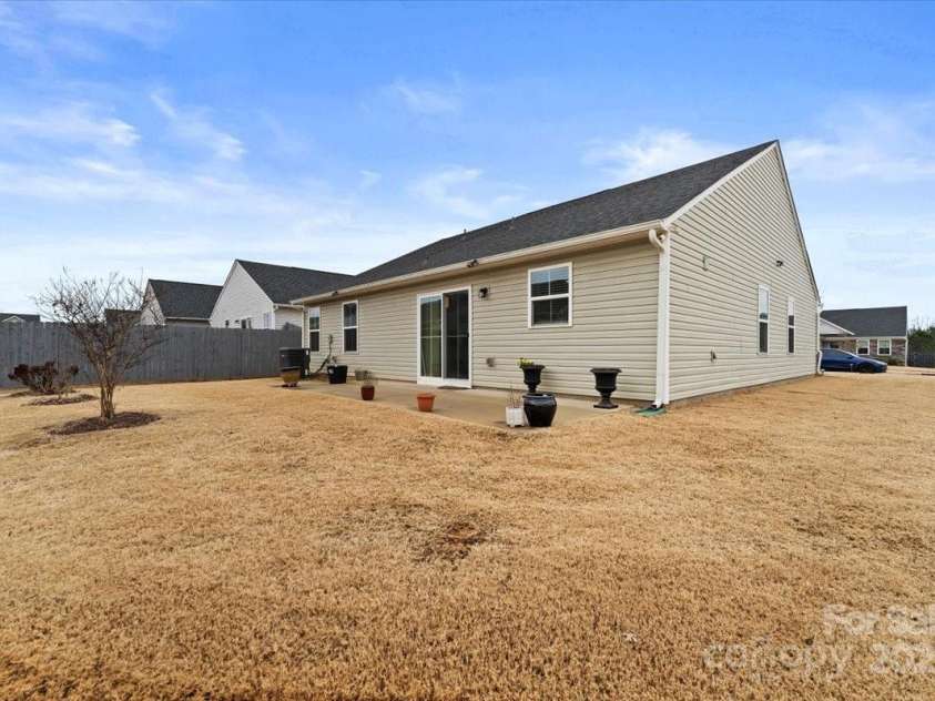 5025 Macvittie Lane, Charlotte, NC 28214.  MLS# CAR4218765, YatesRealty ID 4239. 