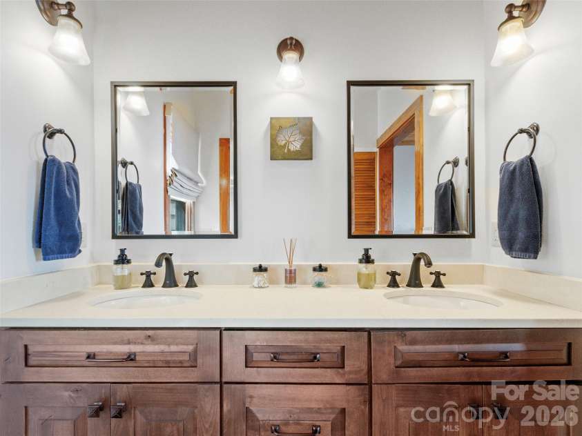 80 Slickrock Road, Burnsville, NC 28714.  MLS# CAR4310307, YatesRealty ID 4239. 