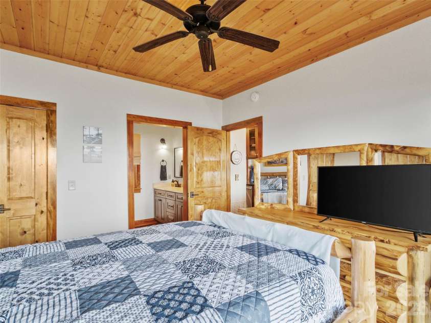 80 Slickrock Road, Burnsville, NC 28714.  MLS# CAR4310307, YatesRealty ID 4239. 