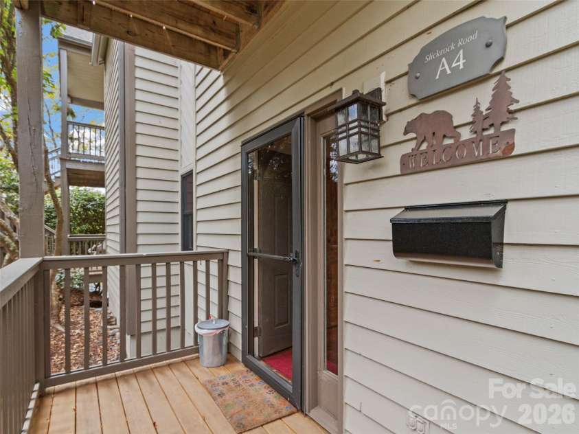 80 Slickrock Road, Burnsville, NC 28714.  MLS# CAR4310307, YatesRealty ID 4239. 