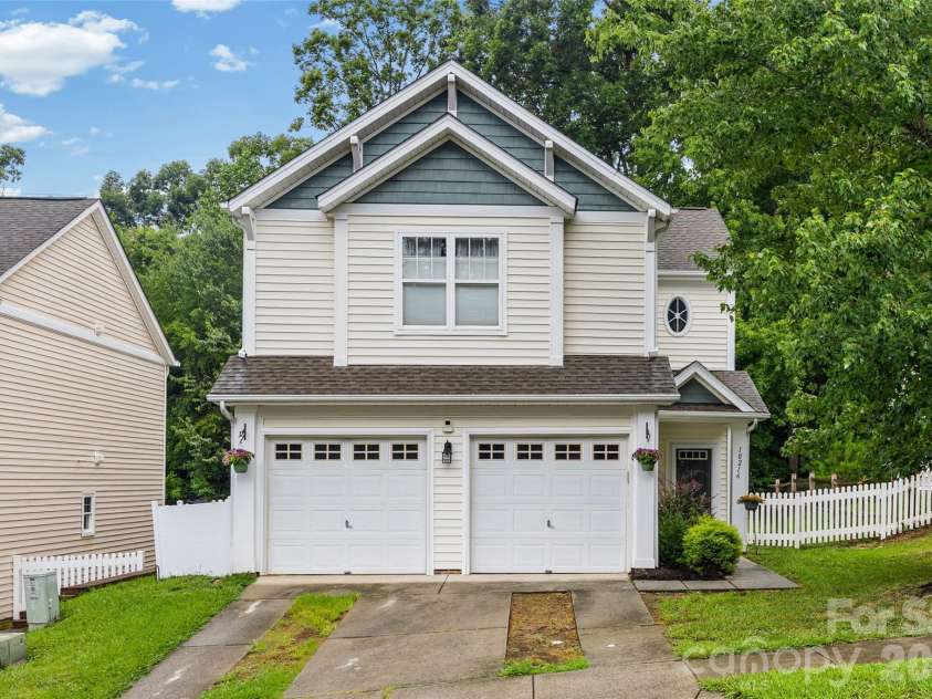 10216 Old Carolina Drive, Charlotte, NC 28214.  MLS# CAR4407197, YatesRealty ID 42390. 