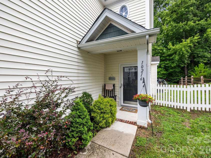 10216 Old Carolina Drive, Charlotte, NC 28214.  MLS# CAR4407197, YatesRealty ID 42390. 