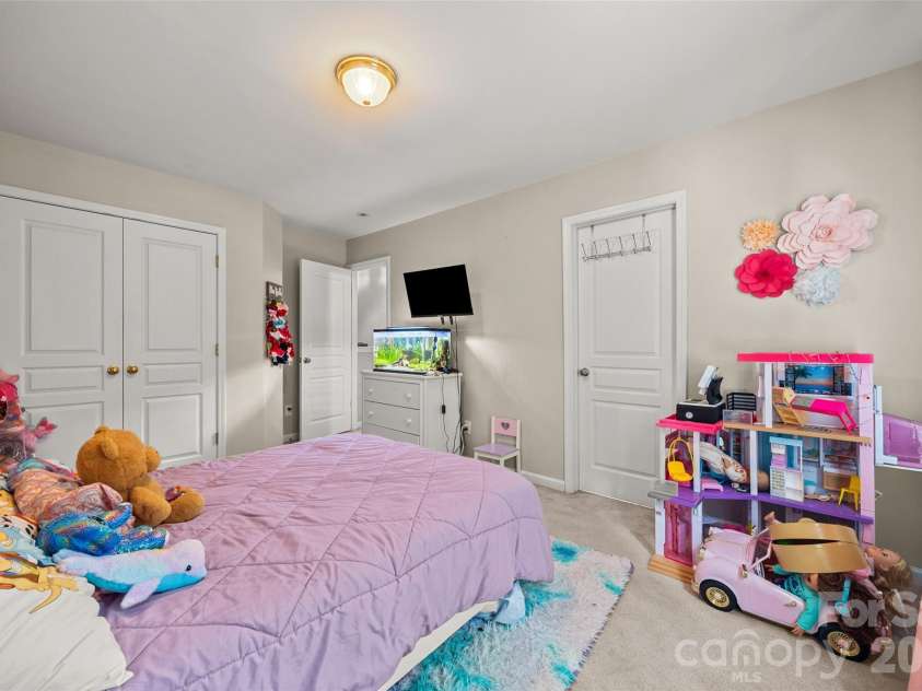 10216 Old Carolina Drive, Charlotte, NC 28214.  MLS# CAR4407197, YatesRealty ID 42390. 