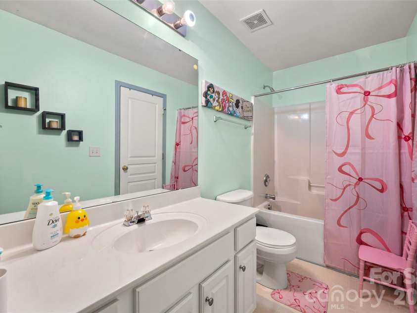 10216 Old Carolina Drive, Charlotte, NC 28214.  MLS# CAR4407197, YatesRealty ID 42390. 
