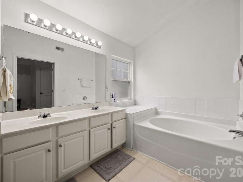 10216 Old Carolina Drive, Charlotte, NC 28214.  MLS# CAR4407197, YatesRealty ID 42390. 