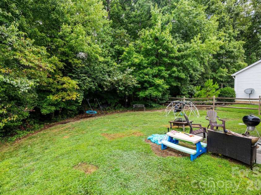 10216 Old Carolina Drive, Charlotte, NC 28214.  MLS# CAR4407197, YatesRealty ID 42390. 