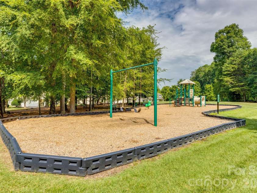 10216 Old Carolina Drive, Charlotte, NC 28214.  MLS# CAR4407197, YatesRealty ID 42390. 