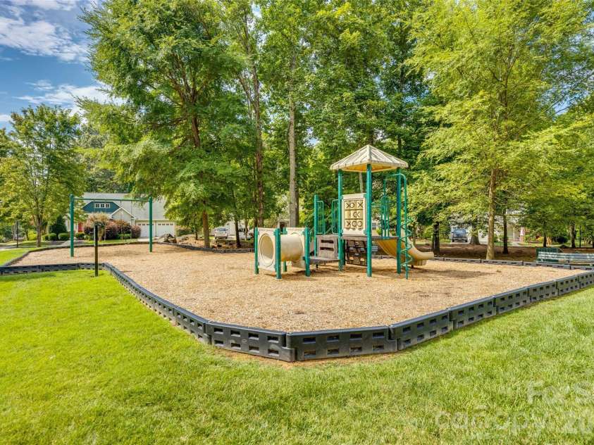 10216 Old Carolina Drive, Charlotte, NC 28214.  MLS# CAR4407197, YatesRealty ID 42390. 
