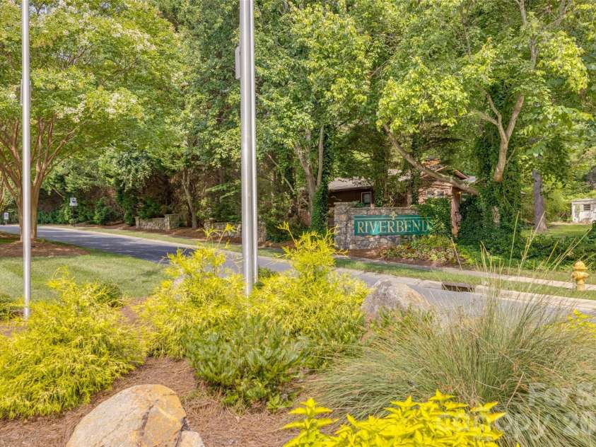 10216 Old Carolina Drive, Charlotte, NC 28214.  MLS# CAR4407197, YatesRealty ID 42390. 