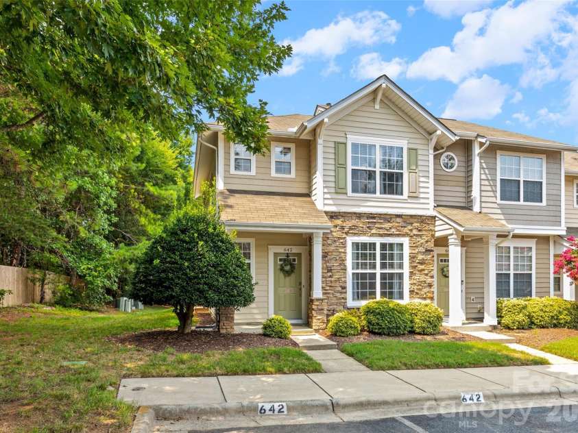 642 Brickdust Court, Fort Mill, SC 29708.  MLS# CAR4406324, YatesRealty ID 42392. 