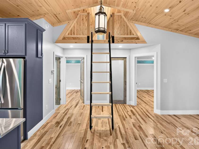 17 Woodhaven Place, Asheville, NC 28805.  MLS# CAR4400391, YatesRealty ID 42393. 
