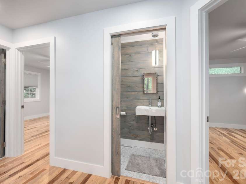 17 Woodhaven Place, Asheville, NC 28805.  MLS# CAR4400391, YatesRealty ID 42393. 