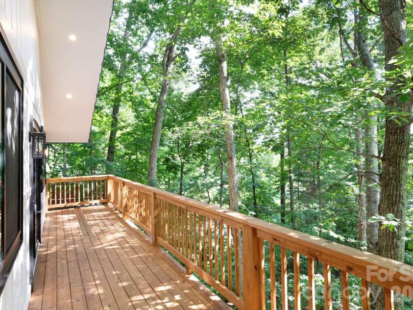 17 Woodhaven Place, Asheville, NC 28805.  MLS# CAR4400391, YatesRealty ID 42393. 