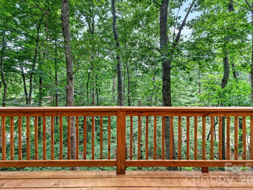 17 Woodhaven Place, Asheville, NC 28805.  MLS# CAR4400391, YatesRealty ID 42393. 