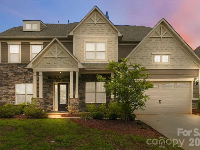 11422 Glanmire Drive, Matthews, NC 28105.  MLS# CAR4409361, YatesRealty ID 42396. 