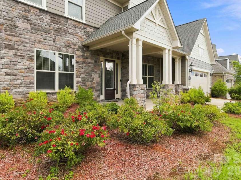 11422 Glanmire Drive, Matthews, NC 28105.  MLS# CAR4409361, YatesRealty ID 42396. 