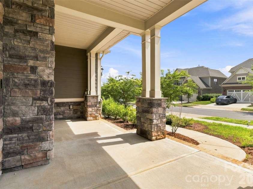 11422 Glanmire Drive, Matthews, NC 28105.  MLS# CAR4409361, YatesRealty ID 42396. 