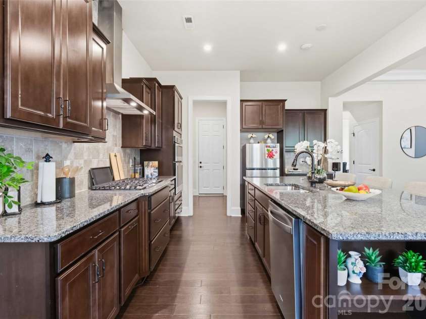 11422 Glanmire Drive, Matthews, NC 28105.  MLS# CAR4409361, YatesRealty ID 42396. 