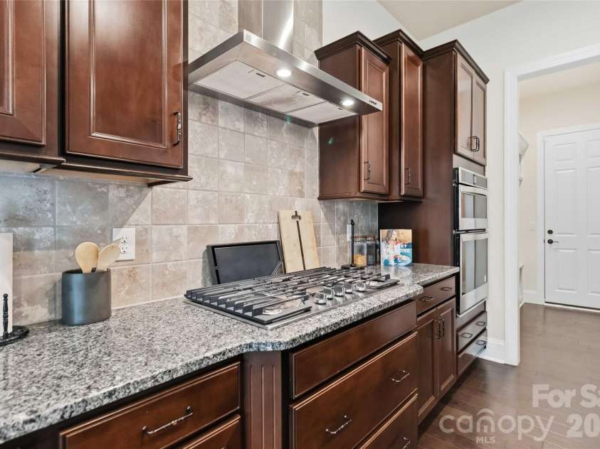 11422 Glanmire Drive, Matthews, NC 28105.  MLS# CAR4409361, YatesRealty ID 42396. 