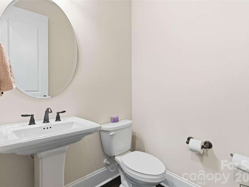 11422 Glanmire Drive, Matthews, NC 28105.  MLS# CAR4409361, YatesRealty ID 42396. 
