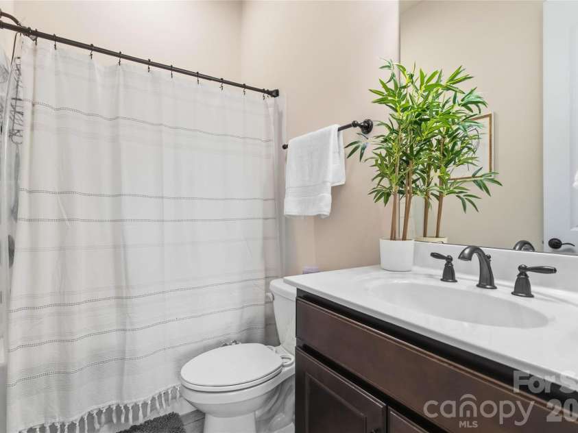 11422 Glanmire Drive, Matthews, NC 28105.  MLS# CAR4409361, YatesRealty ID 42396. 