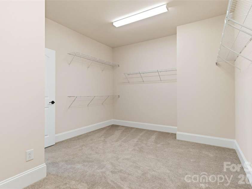 11422 Glanmire Drive, Matthews, NC 28105.  MLS# CAR4409361, YatesRealty ID 42396. 