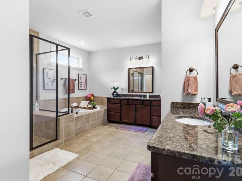 11422 Glanmire Drive, Matthews, NC 28105.  MLS# CAR4409361, YatesRealty ID 42396. 
