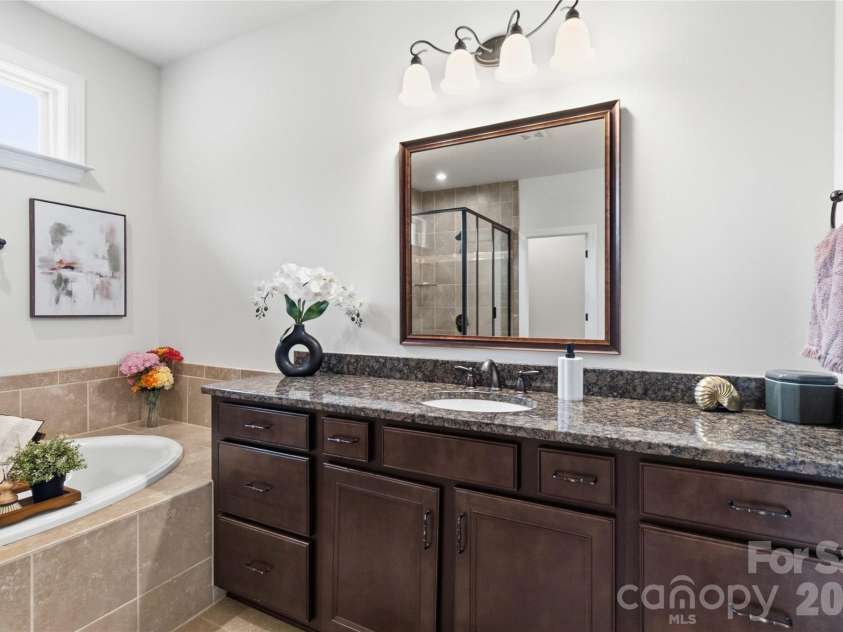 11422 Glanmire Drive, Matthews, NC 28105.  MLS# CAR4409361, YatesRealty ID 42396. 