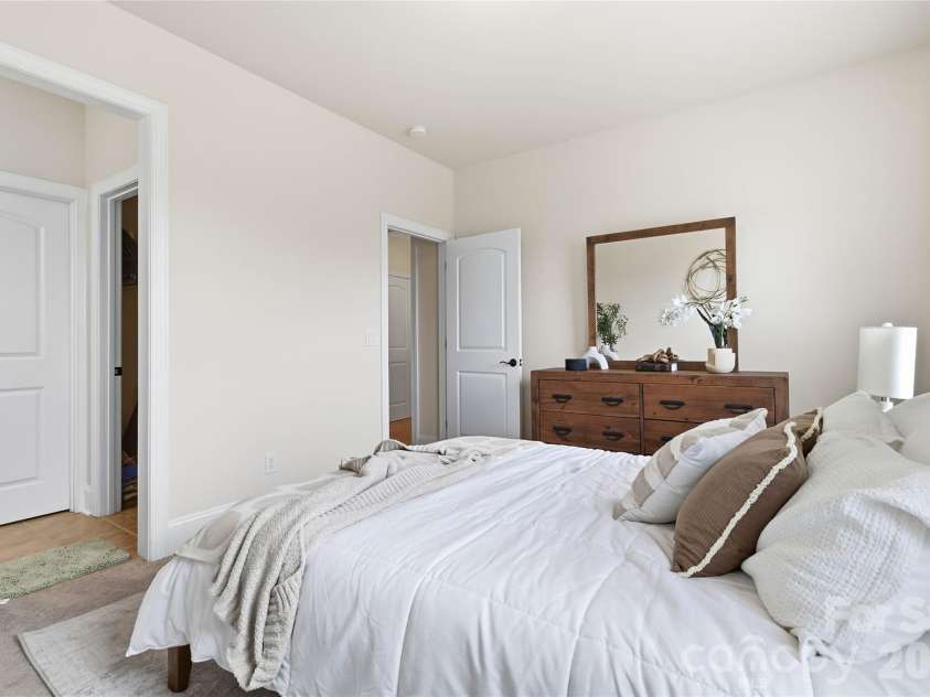 11422 Glanmire Drive, Matthews, NC 28105.  MLS# CAR4409361, YatesRealty ID 42396. 