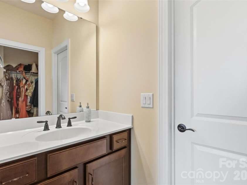 11422 Glanmire Drive, Matthews, NC 28105.  MLS# CAR4409361, YatesRealty ID 42396. 