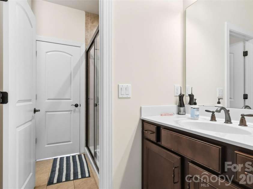 11422 Glanmire Drive, Matthews, NC 28105.  MLS# CAR4409361, YatesRealty ID 42396. 