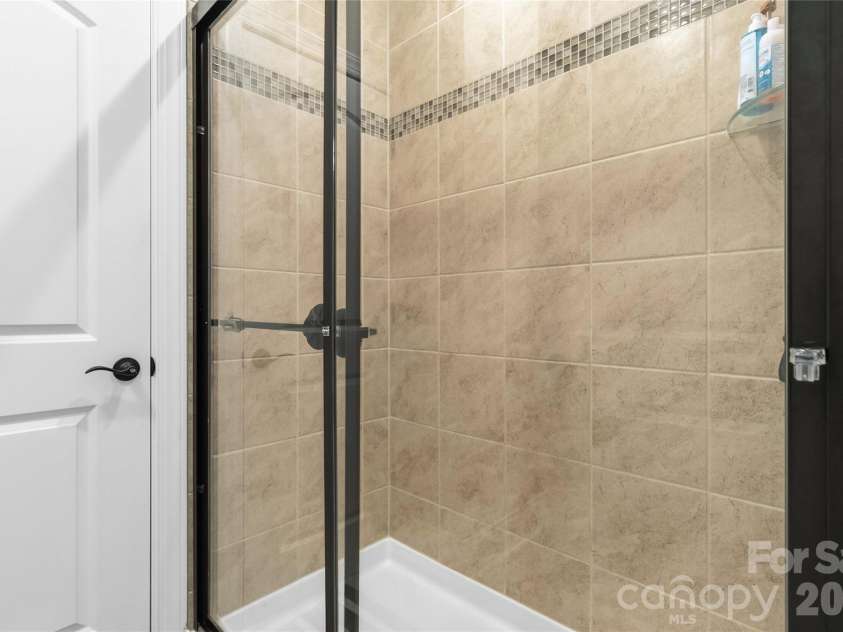 11422 Glanmire Drive, Matthews, NC 28105.  MLS# CAR4409361, YatesRealty ID 42396. 