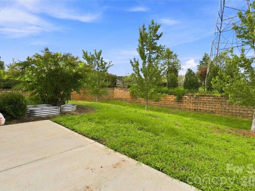 11422 Glanmire Drive, Matthews, NC 28105.  MLS# CAR4409361, YatesRealty ID 42396. 
