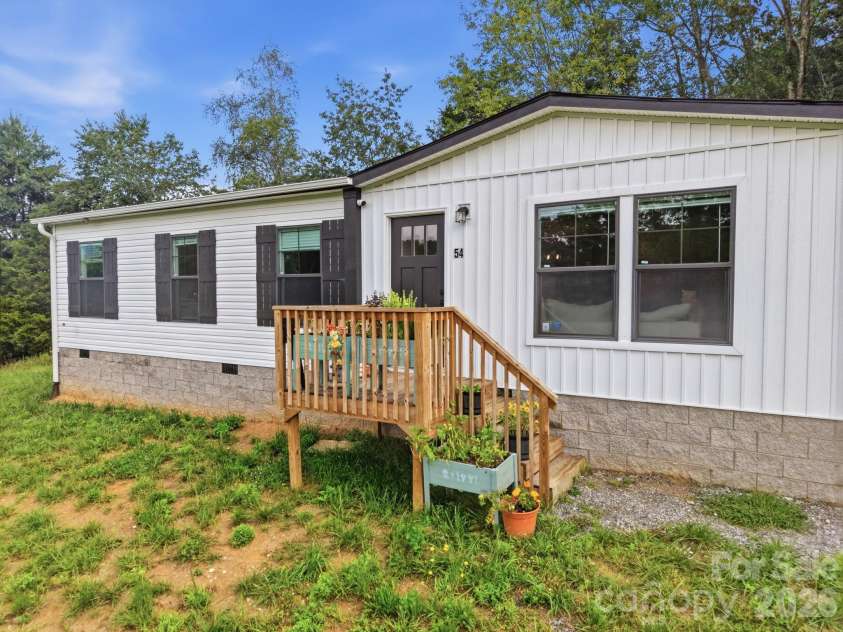 526 Cane River School Road, Burnsville, NC 28714.  MLS# CAR4405690, YatesRealty ID 42398. 