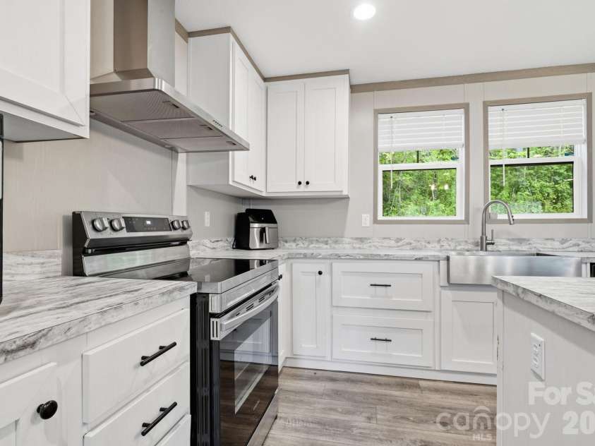 526 Cane River School Road, Burnsville, NC 28714.  MLS# CAR4405690, YatesRealty ID 42398. Kitchen