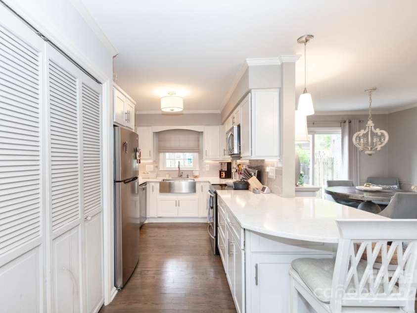 2229 Rexford Road, Charlotte, NC 28211.  MLS# CAR4291709, YatesRealty ID 4240. 