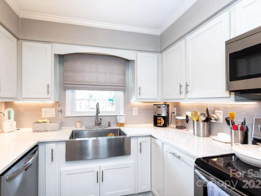 2229 Rexford Road, Charlotte, NC 28211.  MLS# CAR4291709, YatesRealty ID 4240. 