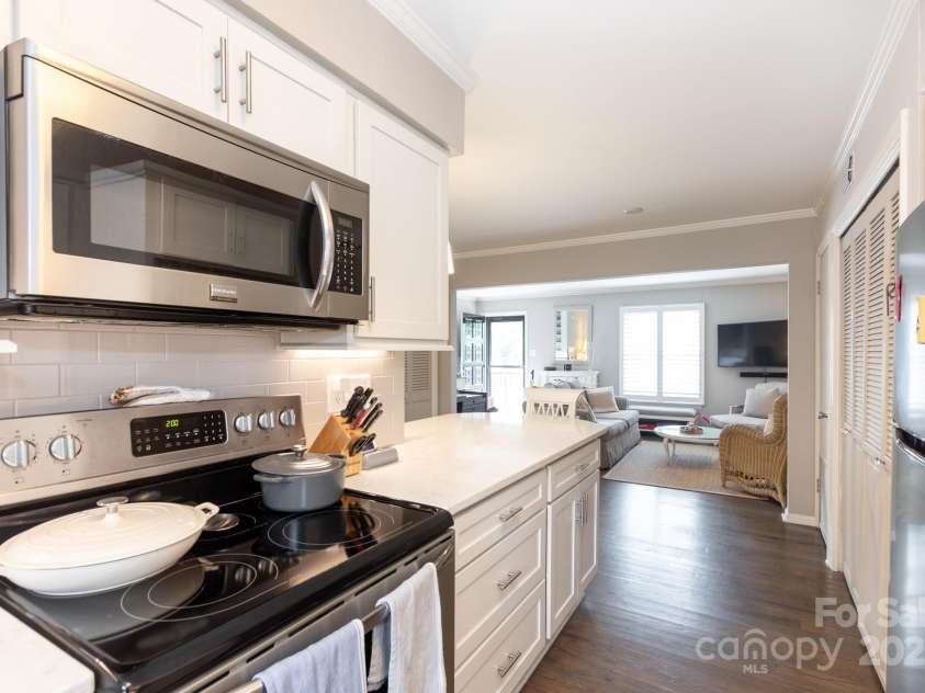 2229 Rexford Road, Charlotte, NC 28211.  MLS# CAR4291709, YatesRealty ID 4240. 