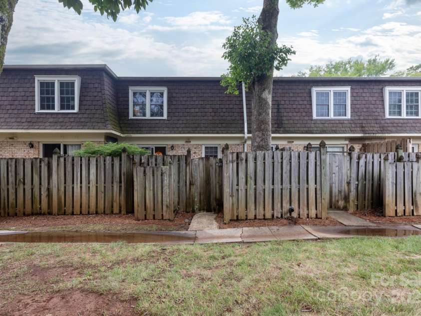 2229 Rexford Road, Charlotte, NC 28211.  MLS# CAR4291709, YatesRealty ID 4240. 