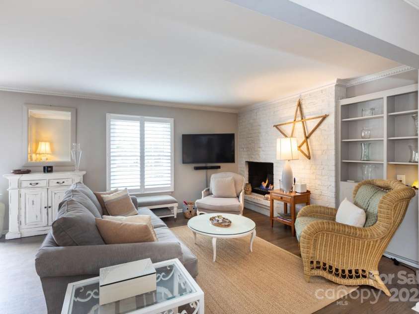 2229 Rexford Road, Charlotte, NC 28211.  MLS# CAR4291709, YatesRealty ID 4240. 