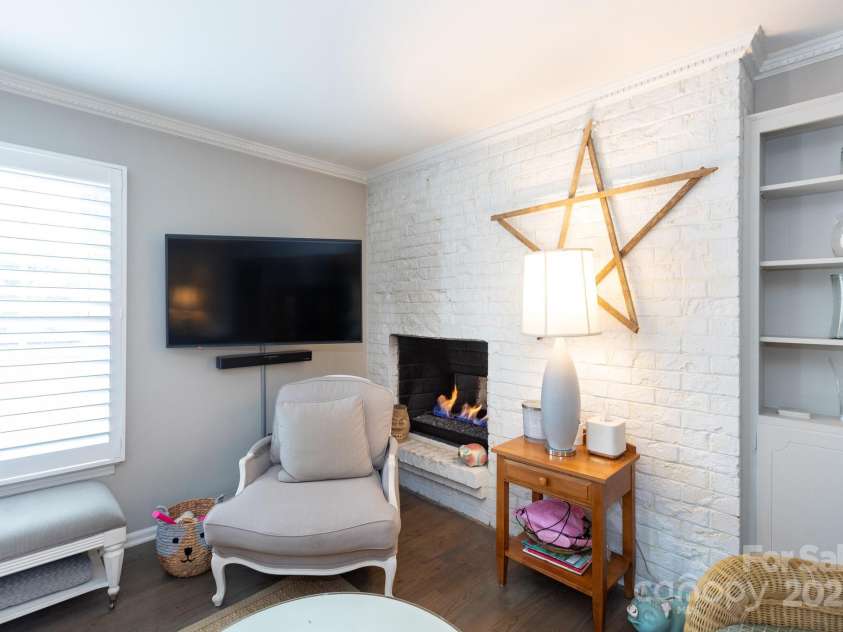 2229 Rexford Road, Charlotte, NC 28211.  MLS# CAR4291709, YatesRealty ID 4240. 