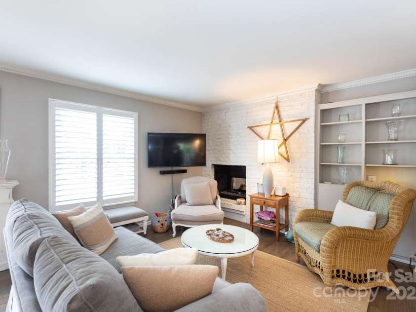 2229 Rexford Road, Charlotte, NC 28211.  MLS# CAR4291709, YatesRealty ID 4240. 