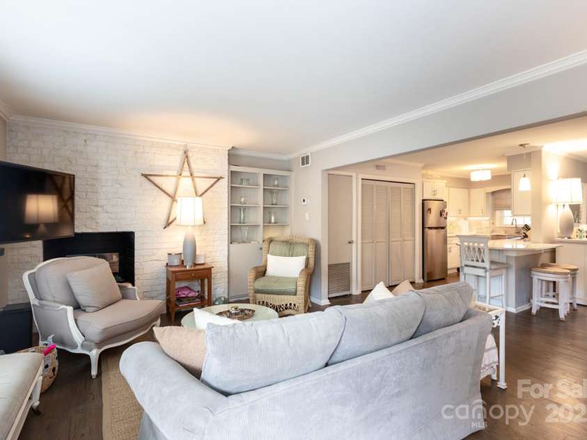 2229 Rexford Road, Charlotte, NC 28211.  MLS# CAR4291709, YatesRealty ID 4240. 