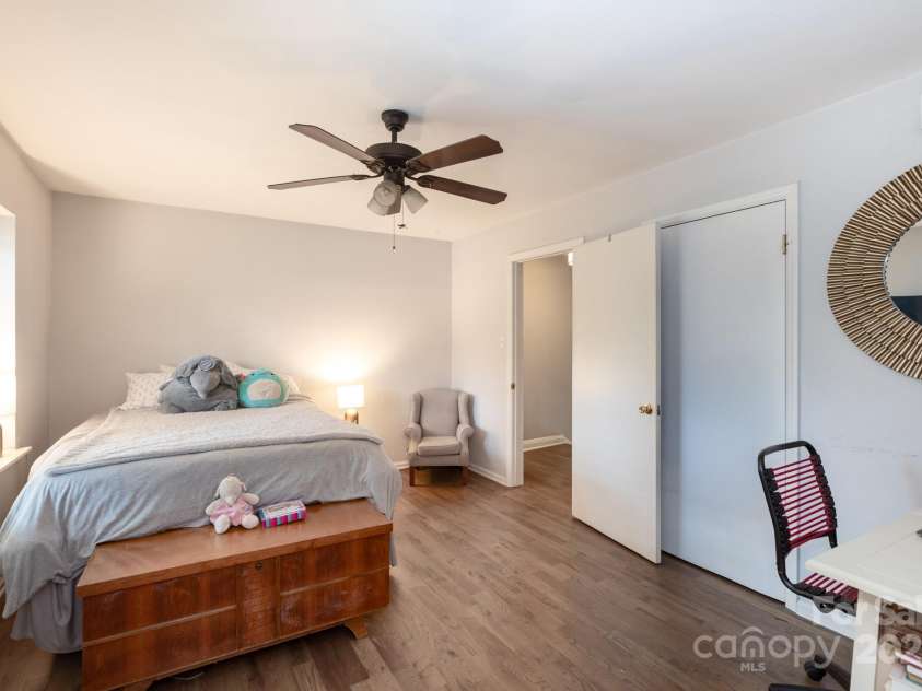 2229 Rexford Road, Charlotte, NC 28211.  MLS# CAR4291709, YatesRealty ID 4240. Second Bedroom