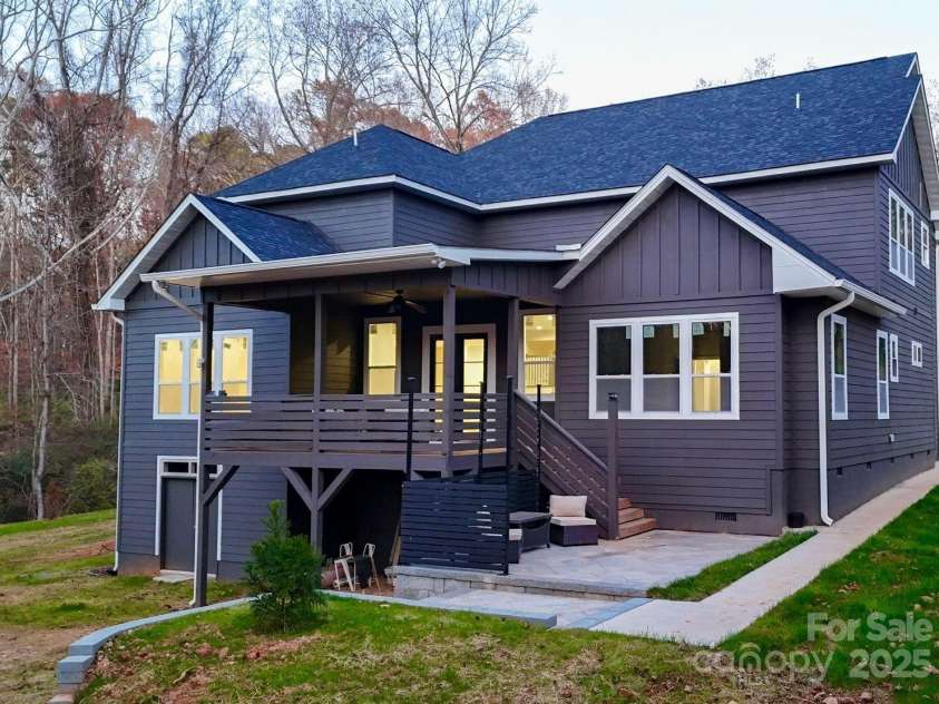 2302 RAYECLIFF Lane, Charlotte, NC 28214.  MLS# CAR4295349, YatesRealty ID 4240. 